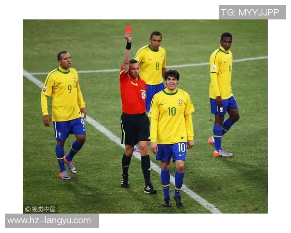 《足球星期七:探索全球足坛最震撼瞬间与幕后故事》 《足球星期七:探索全球足坛最震撼瞬间与幕后故事》