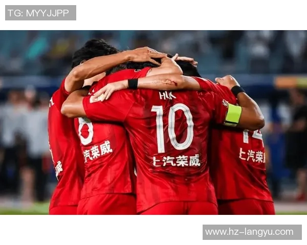 中国足球员与世界球星互动幕后花絮 深度解读球队合作与交流