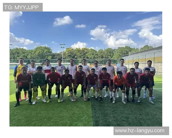 中国足球退役球星举行友谊赛共同回顾辉煌岁月展现深厚情谊