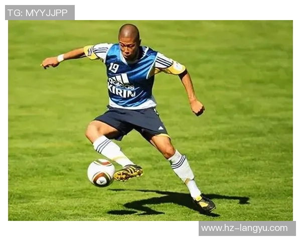 全球足坛风云人物踢足球引领潮流这位球星备受瞩目成就无可比拟