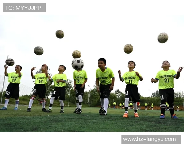 最受球迷喜爱的足球球星排行榜 谁才是你心中的最佳追逐对象