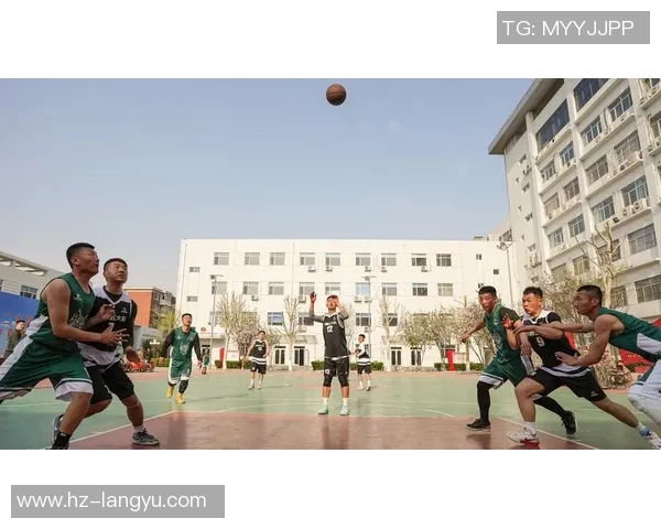 球星跨界挑战街头足球打野球 全新赛季球场上的另类风采