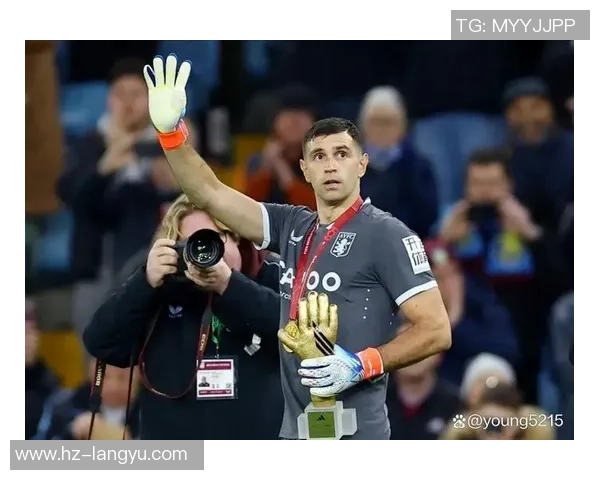 街头足球挑战赛：球星街头过招，炫技与激情的碰撞现场